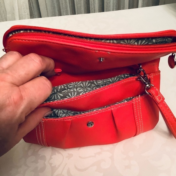 Denver Hayes Crossbody Bag Red - Picture 5 of 6